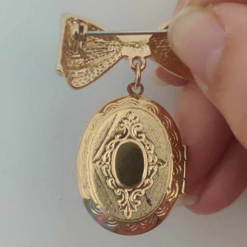 Victorian Revival dangling locket brooch - Picture 4 of 7